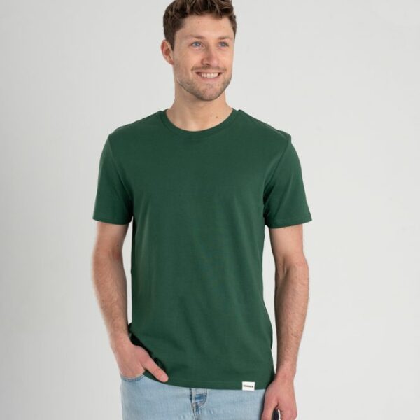 Man met Duurzaam T-shirt Groen voorkant