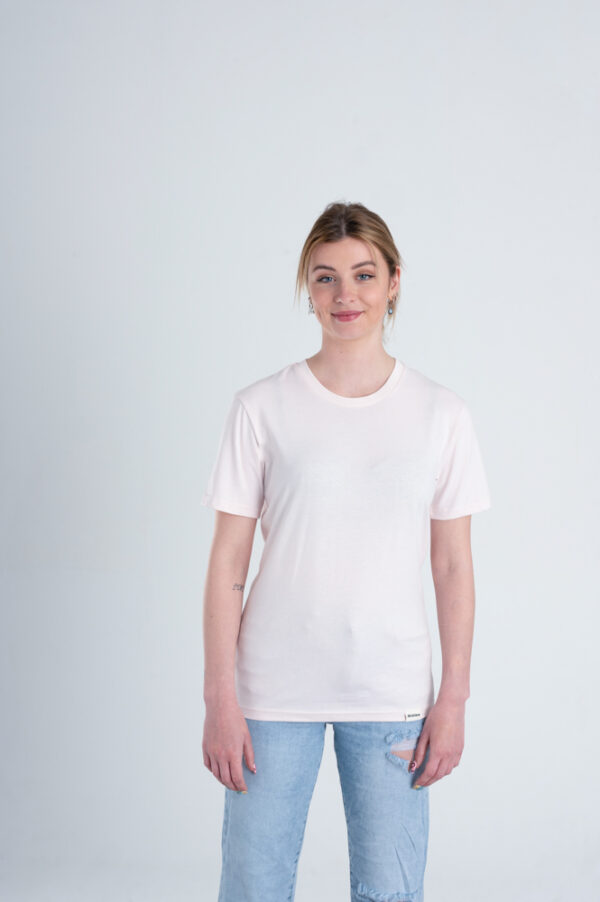 Vrouw met Duurzaam T-shirt Licht roze voorkant