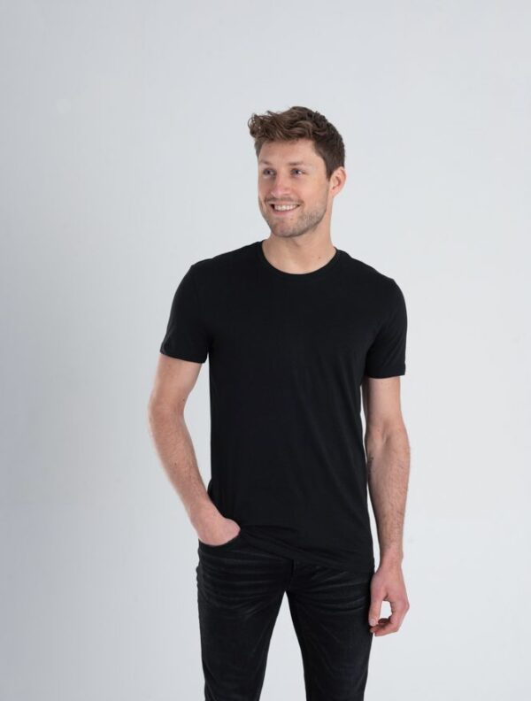 Duurzaam ondershirt / sportshirt met slim fit pasvorm zwart man