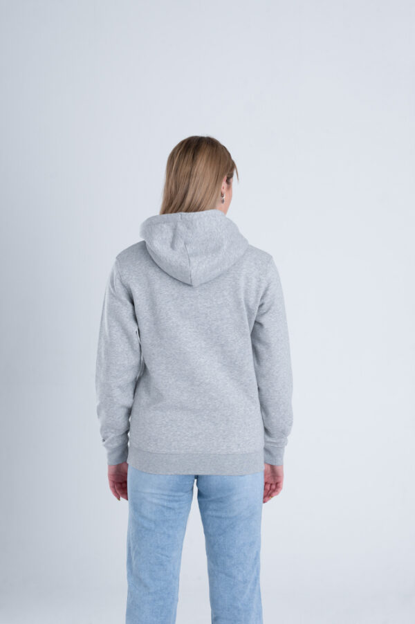 Vrouw met Duurzame premium hoodie trui grijs achterkant