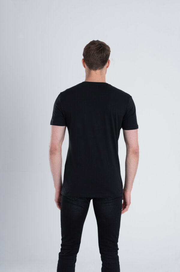 Duurzaam ondershirt / sportshirt met slim fit pasvorm zwart achterkant man