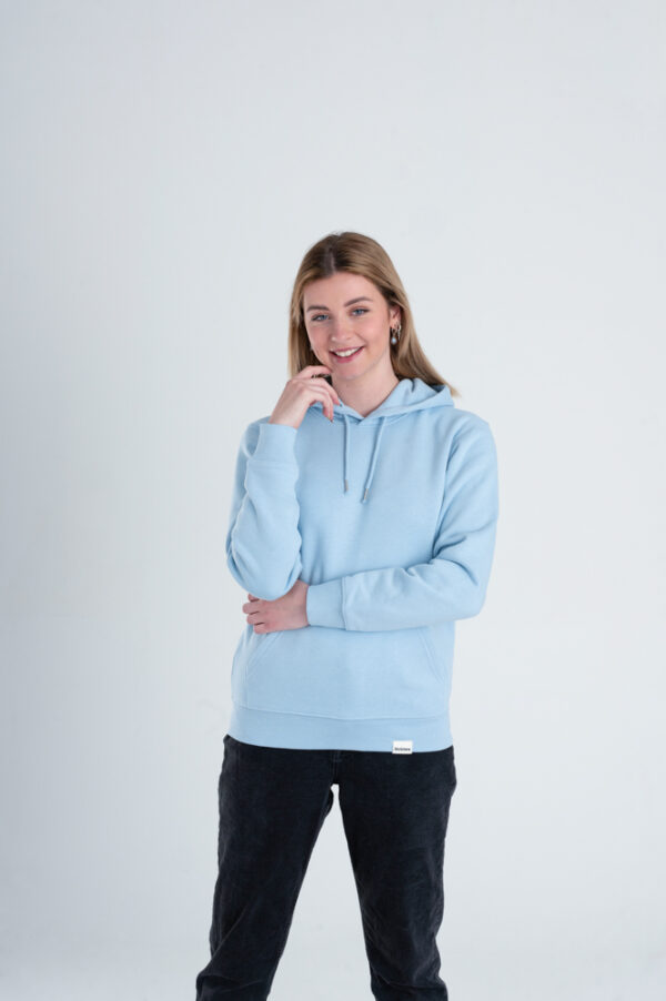 Duurzame premium hoodie trui Lichtblauw voorkant vrouw